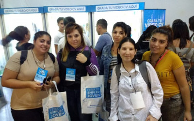 Participantes de POETA en la Feria de Empleo Joven