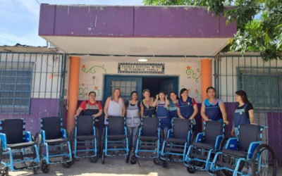 Escuela de Florencio Varela recibió sillas de ruedas