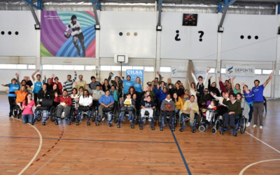 Entrega solidaria en el Polideportivo de Barrio Las Heras
